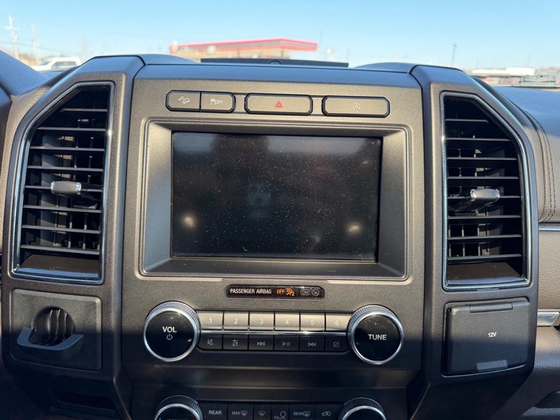 Ford Expedition Vehicle Full-screen Gallery Image 16