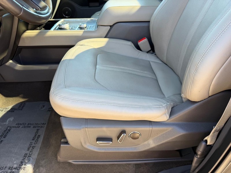 Ford Expedition Vehicle Full-screen Gallery Image 22