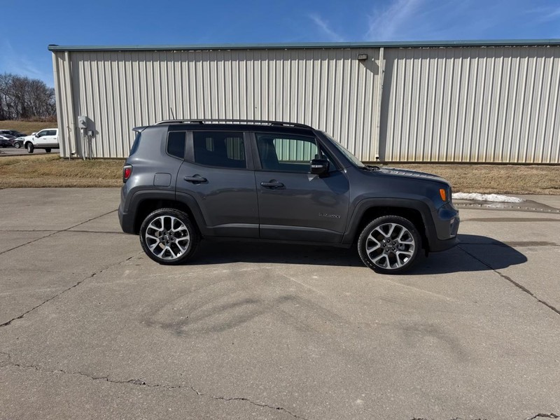 Jeep Renegade Vehicle Full-screen Gallery Image 2