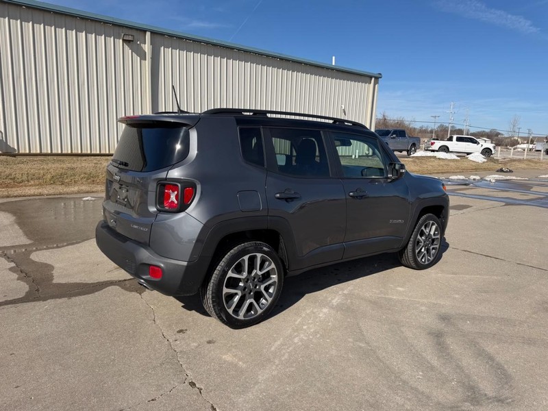 Jeep Renegade Vehicle Full-screen Gallery Image 3