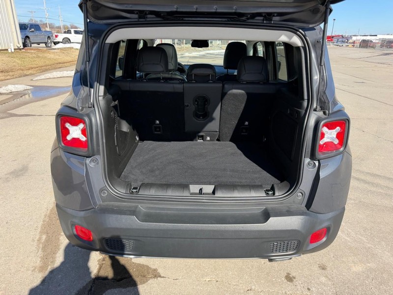 Jeep Renegade Vehicle Full-screen Gallery Image 5