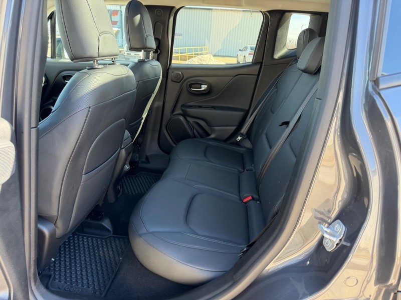 Jeep Renegade Vehicle Full-screen Gallery Image 7