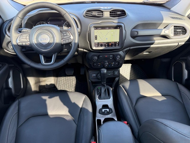 Jeep Renegade Vehicle Full-screen Gallery Image 9