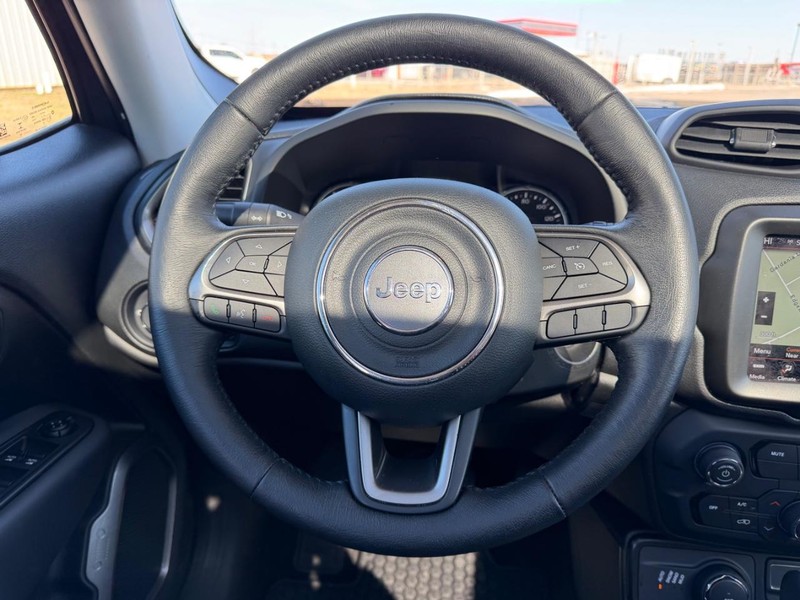 Jeep Renegade Vehicle Full-screen Gallery Image 10