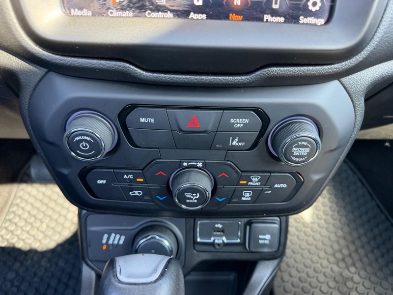 Jeep Renegade Vehicle Full-screen Gallery Image 14