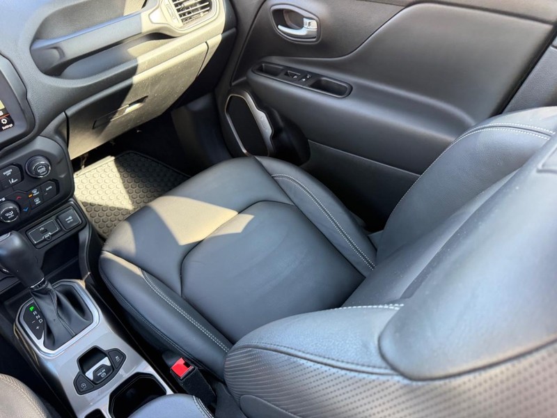 Jeep Renegade Vehicle Full-screen Gallery Image 16