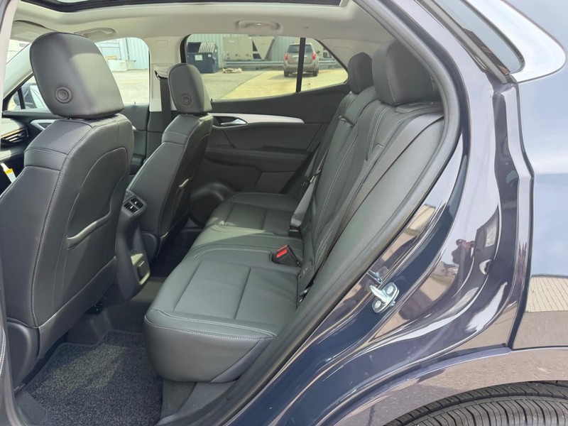 Buick Envision Vehicle Full-screen Gallery Image 8