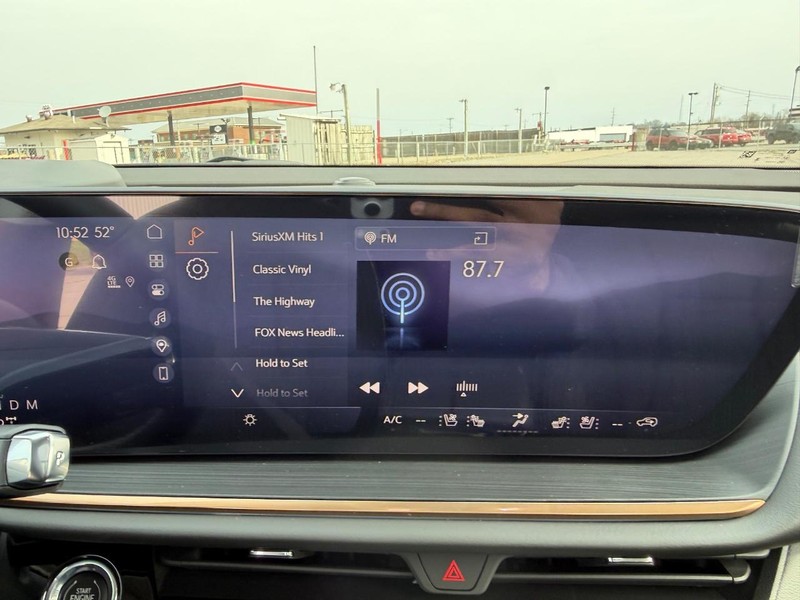 Buick Envision Vehicle Full-screen Gallery Image 15