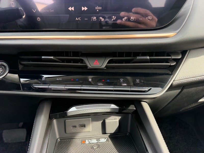 Buick Envision Vehicle Full-screen Gallery Image 16