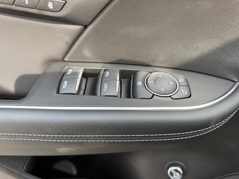Buick Envision Vehicle Full-screen Gallery Image 18