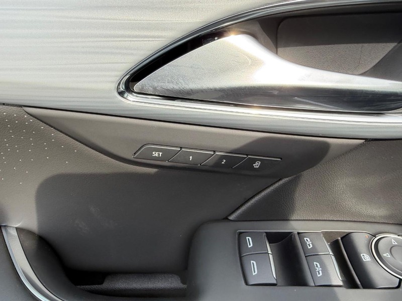 Buick Envision Vehicle Full-screen Gallery Image 19