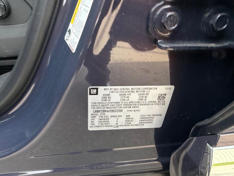 Buick Envision Vehicle Full-screen Gallery Image 23