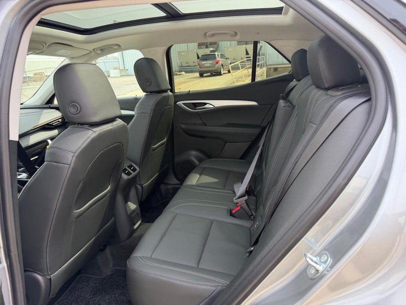 Buick Envision Vehicle Full-screen Gallery Image 8