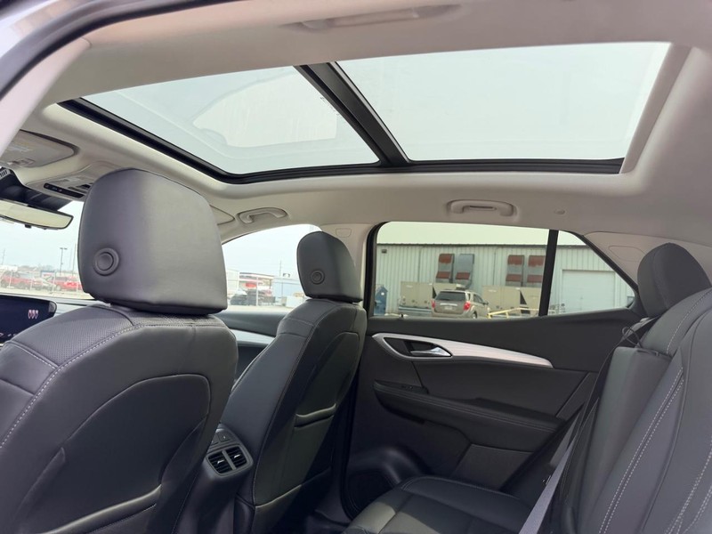 Buick Envision Vehicle Full-screen Gallery Image 9