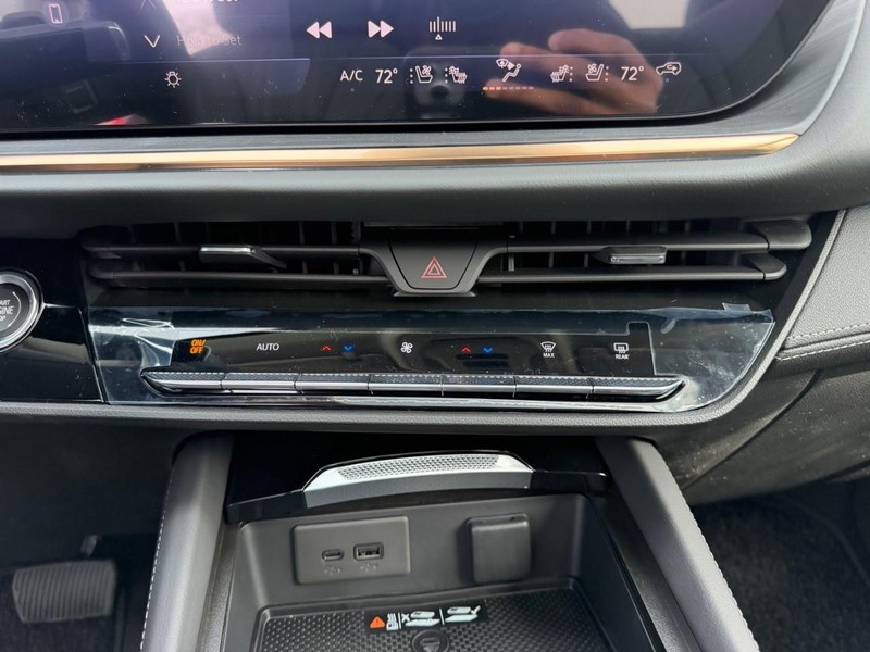 Buick Envision Vehicle Full-screen Gallery Image 16
