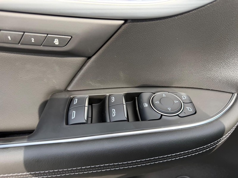 Buick Envision Vehicle Full-screen Gallery Image 18