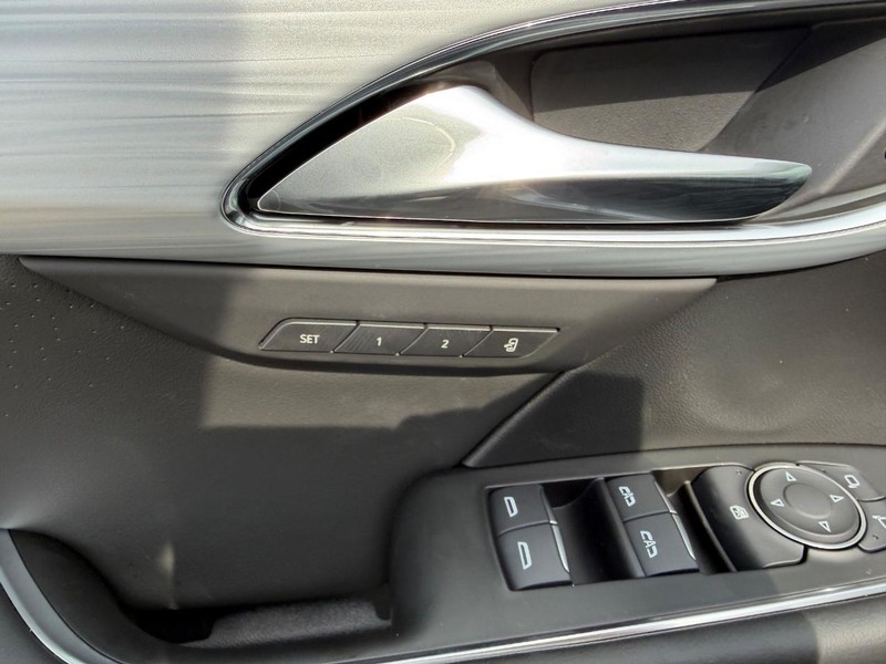 Buick Envision Vehicle Full-screen Gallery Image 19