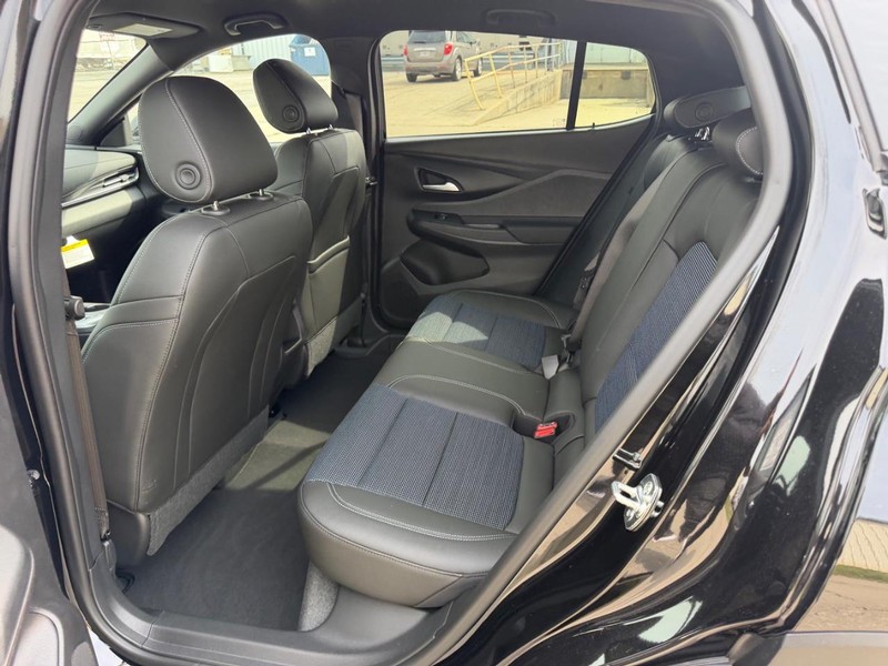 Buick Envista Vehicle Full-screen Gallery Image 7