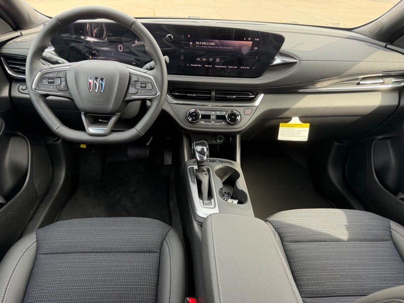 Buick Envista Vehicle Full-screen Gallery Image 8