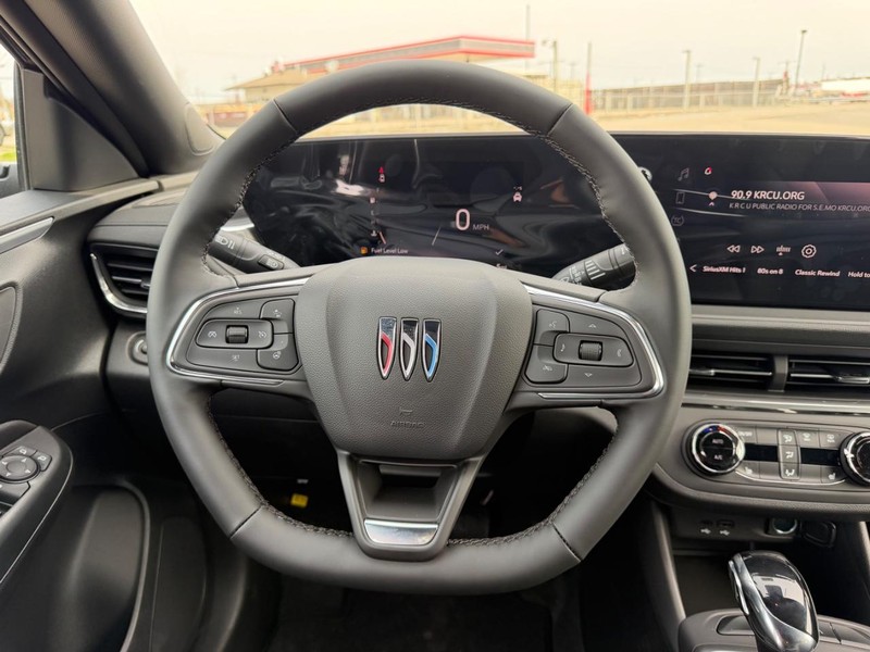 Buick Envista Vehicle Full-screen Gallery Image 9