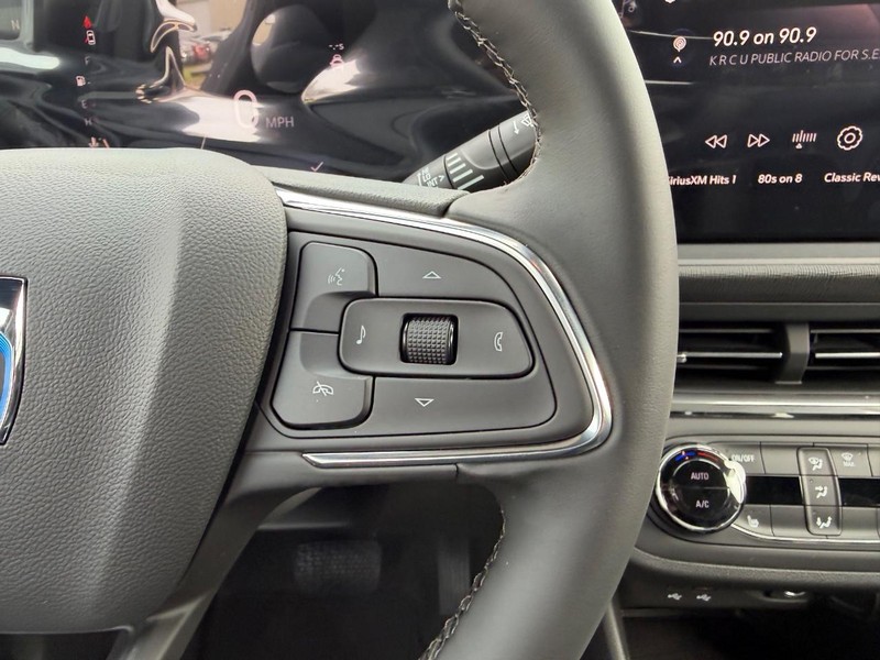 Buick Envista Vehicle Full-screen Gallery Image 11