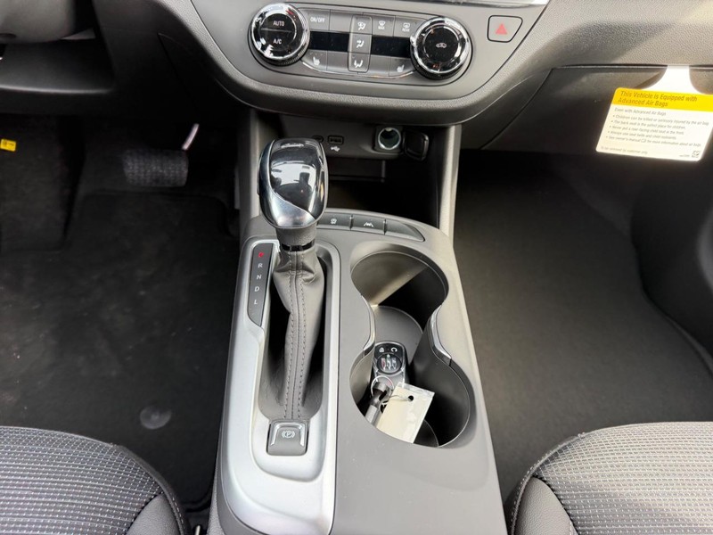 Buick Envista Vehicle Full-screen Gallery Image 14