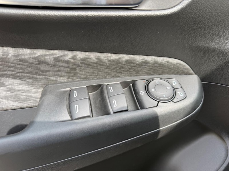 Buick Envista Vehicle Full-screen Gallery Image 16