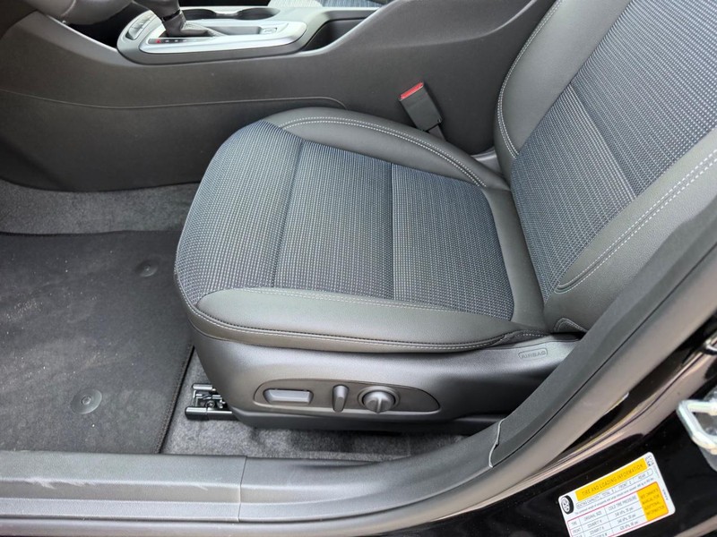 Buick Envista Vehicle Full-screen Gallery Image 17