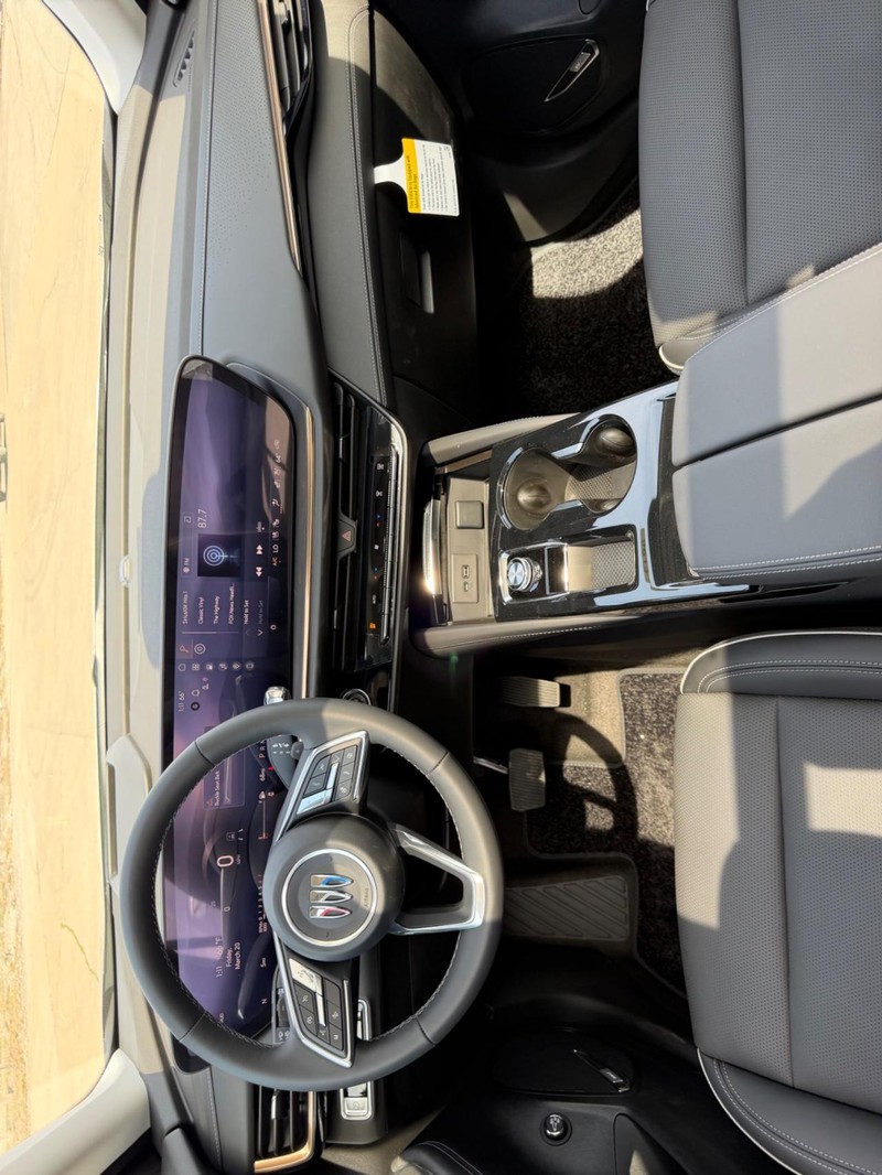 Buick Envision Vehicle Full-screen Gallery Image 10