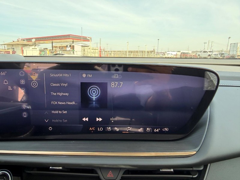 Buick Envision Vehicle Full-screen Gallery Image 15