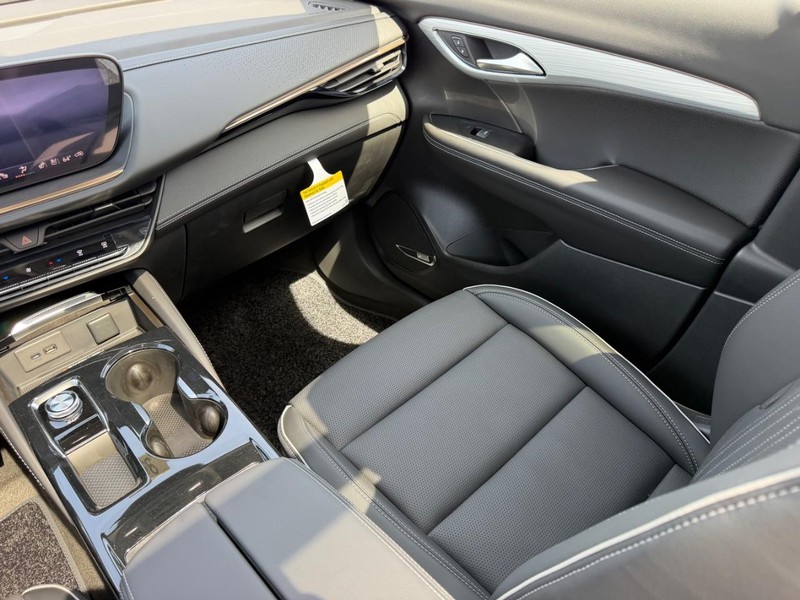 Buick Envision Vehicle Full-screen Gallery Image 17