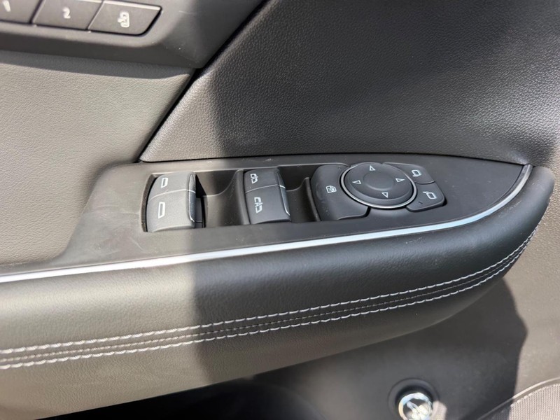 Buick Envision Vehicle Full-screen Gallery Image 18