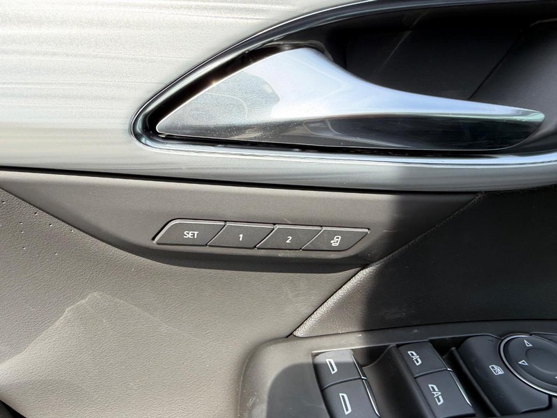 Buick Envision Vehicle Full-screen Gallery Image 19