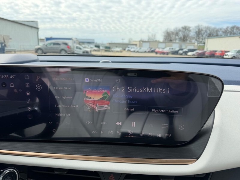 Buick Envision Vehicle Full-screen Gallery Image 15