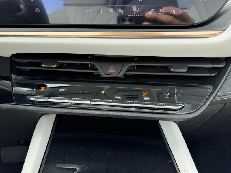 Buick Envision Vehicle Full-screen Gallery Image 16