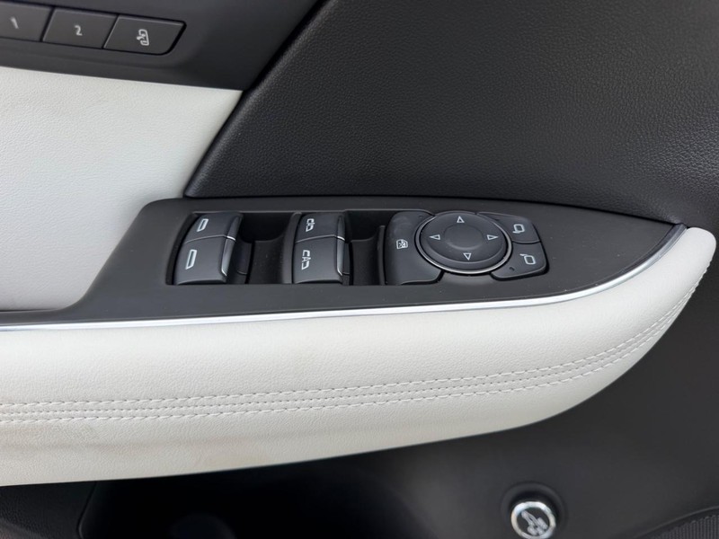 Buick Envision Vehicle Full-screen Gallery Image 18