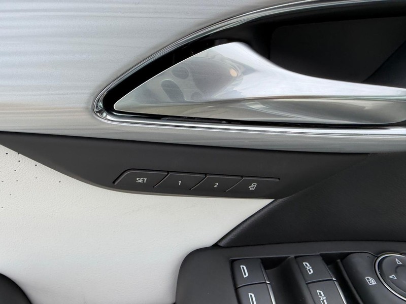 Buick Envision Vehicle Full-screen Gallery Image 19