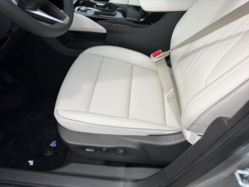 Buick Envision Vehicle Full-screen Gallery Image 20