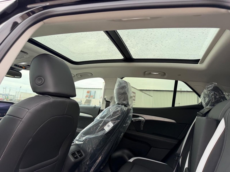 Buick Envision Vehicle Full-screen Gallery Image 9