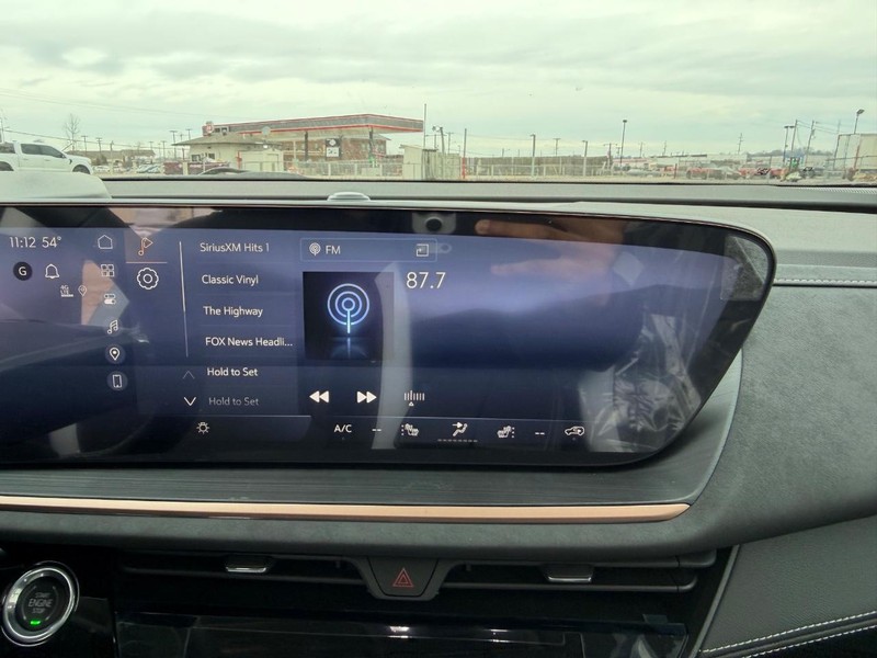 Buick Envision Vehicle Full-screen Gallery Image 15