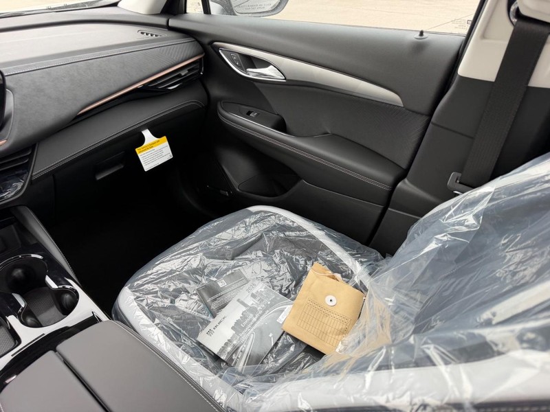 Buick Envision Vehicle Full-screen Gallery Image 16