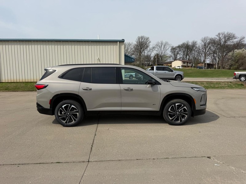 Buick Enclave Vehicle Full-screen Gallery Image 2