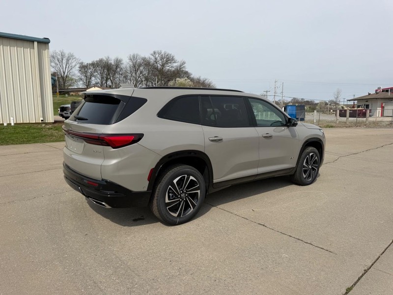 Buick Enclave Vehicle Full-screen Gallery Image 3