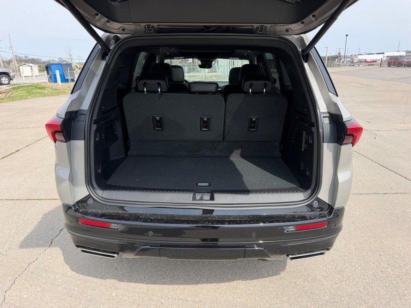 Buick Enclave Vehicle Full-screen Gallery Image 5