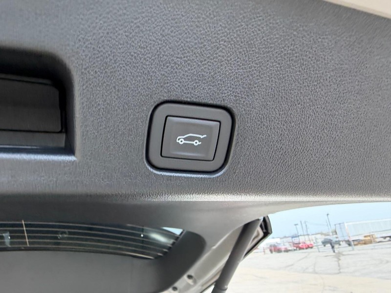 Buick Enclave Vehicle Full-screen Gallery Image 6