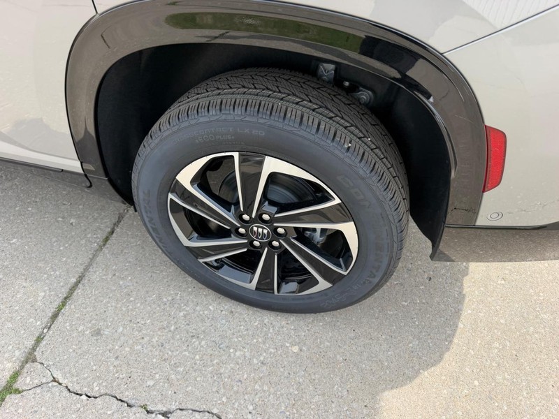 Buick Enclave Vehicle Full-screen Gallery Image 7