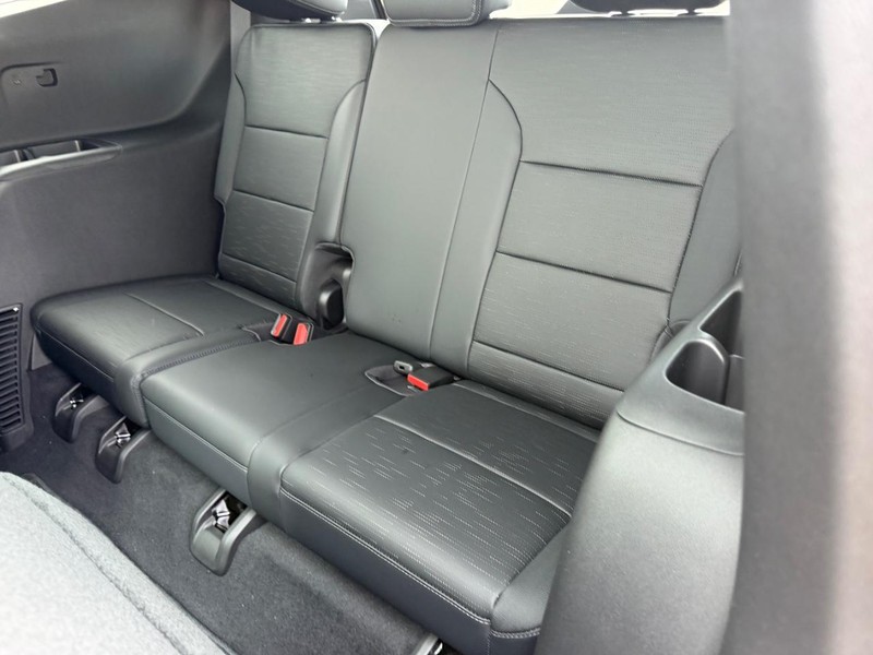 Buick Enclave Vehicle Full-screen Gallery Image 8