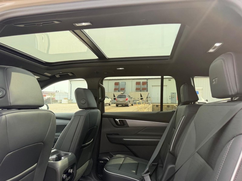 Buick Enclave Vehicle Full-screen Gallery Image 10