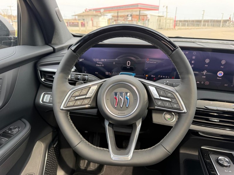 Buick Enclave Vehicle Full-screen Gallery Image 13