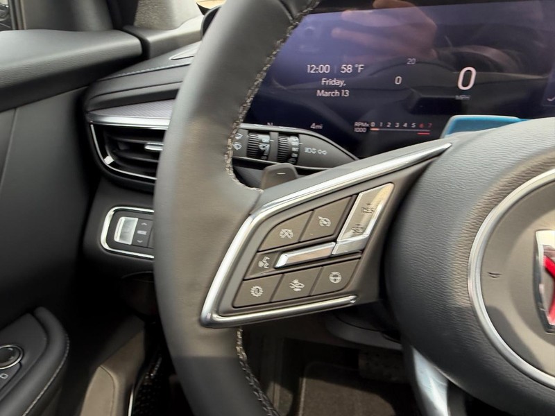 Buick Enclave Vehicle Full-screen Gallery Image 14